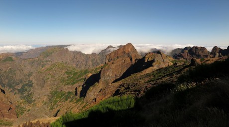 Madeira_2015_07_28 (1)_Pico do Arieiro_1818 m.n.m._pohled k západu na planinu Paúl da Serra