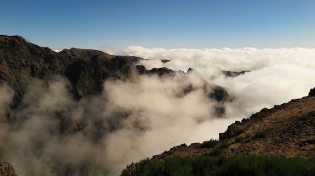 Madeira_2015_07_28 (11)_Pico do Arieiro_1818 m.n.m._cestou k vyhlídce Ninho da Manta