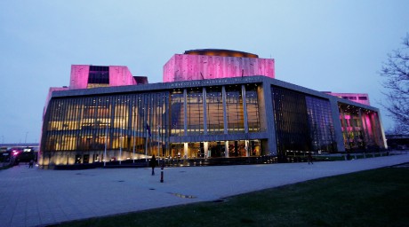 Budapešť - nový Palác umění vedle  Národního divadla