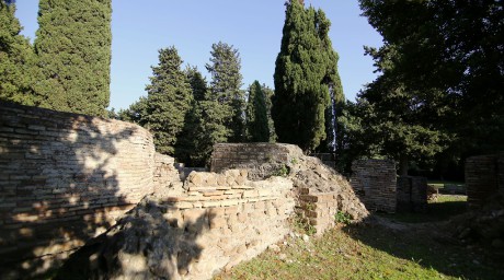 Ostia Antica - pozůstatky města (8) - Nekropole