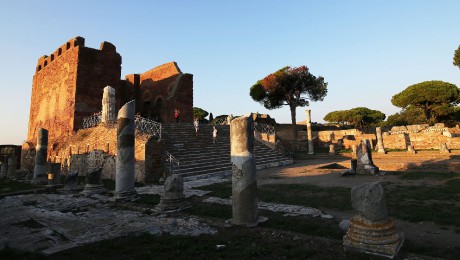Ostia Antica - pozůstatky města (42) - Capitolinum_120 n.l.