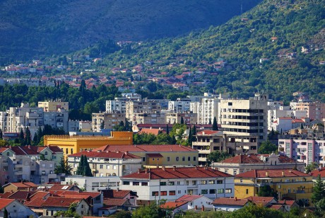 Mostar_pohled z muslimské na chorvatskou část (3)