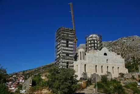 Mostar_výstavba pravoslavného kostela sv. Trojice (2)