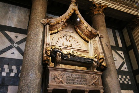 Florencie_Baptisterium San Giovanni_interiér_náhrobek vzdoropapeže Jana XXIII