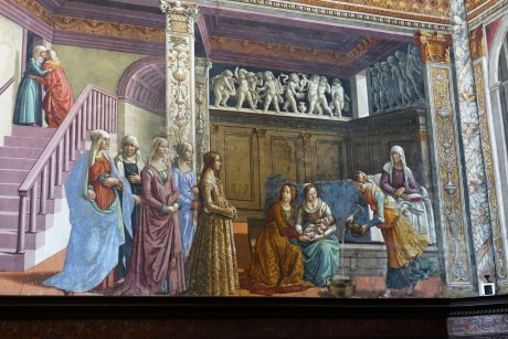 Florencie_Santa Maria Novella_interiér_Velká kaple_Domenico Ghirlandaio_Narození P. Marie