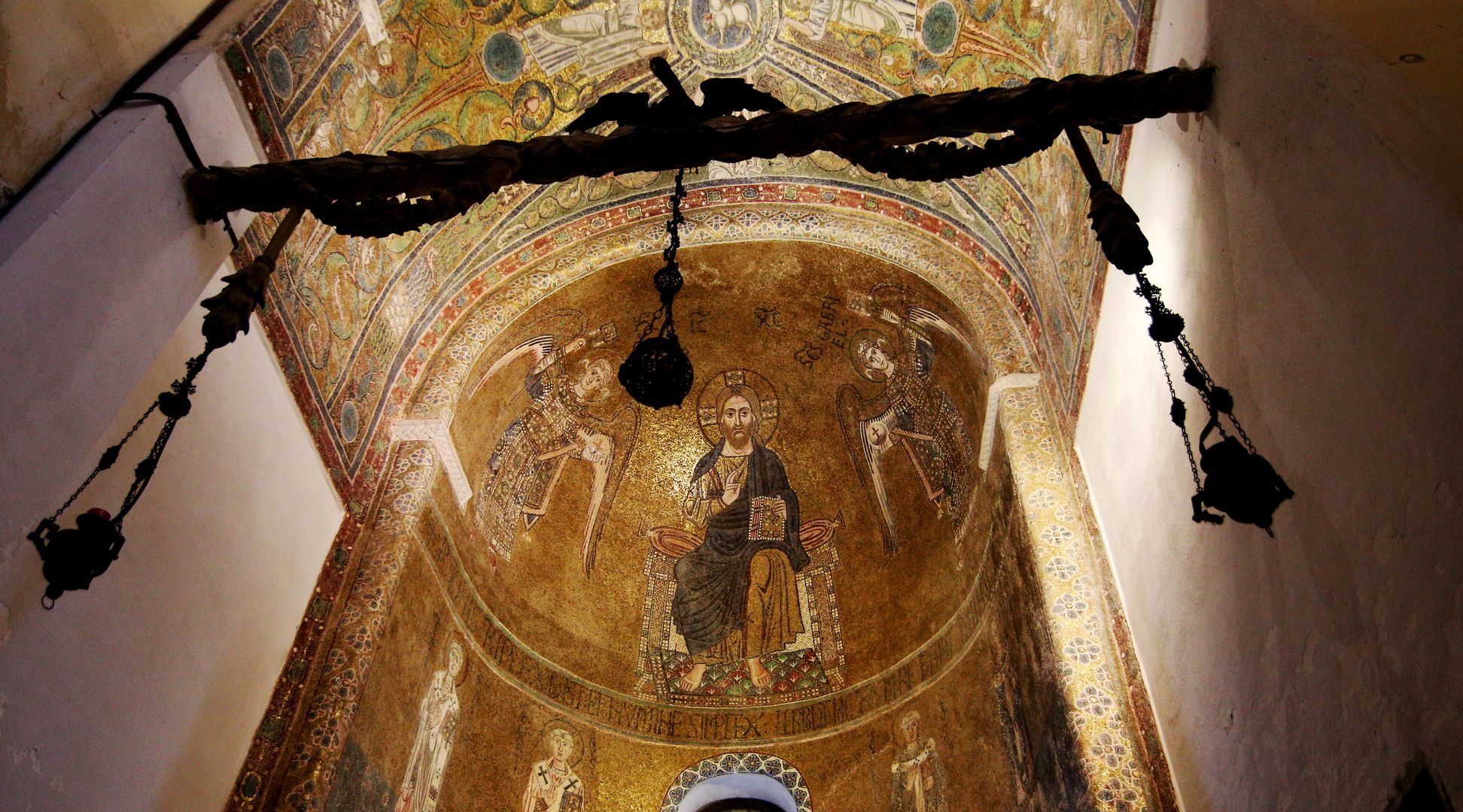 Torcello_Katedrála Santa Maria Assunta (639-1008)_mozaika intronizace Krista_jižní boční apsida